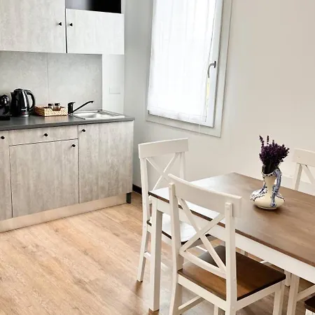 Lavender Near Venice Airport Apartment *